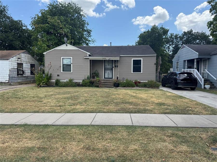 Property photo for 2454 Lea Crest Drive, Dallas, TX