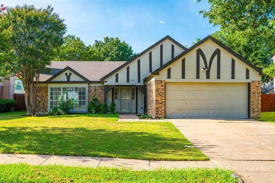 Property photo for 404 Spencer Circle, Grand Prairie, TX