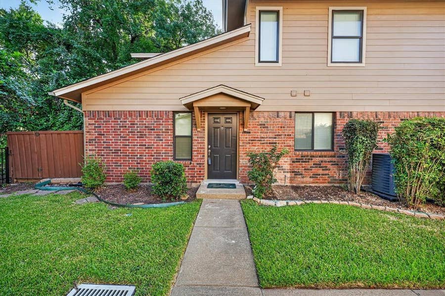 Property photo for 5662 Cedar Creek Drive, Benbrook, TX
