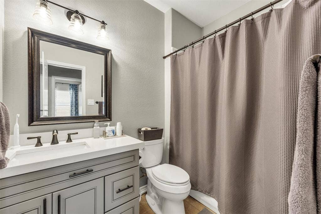 Upstairs full bath