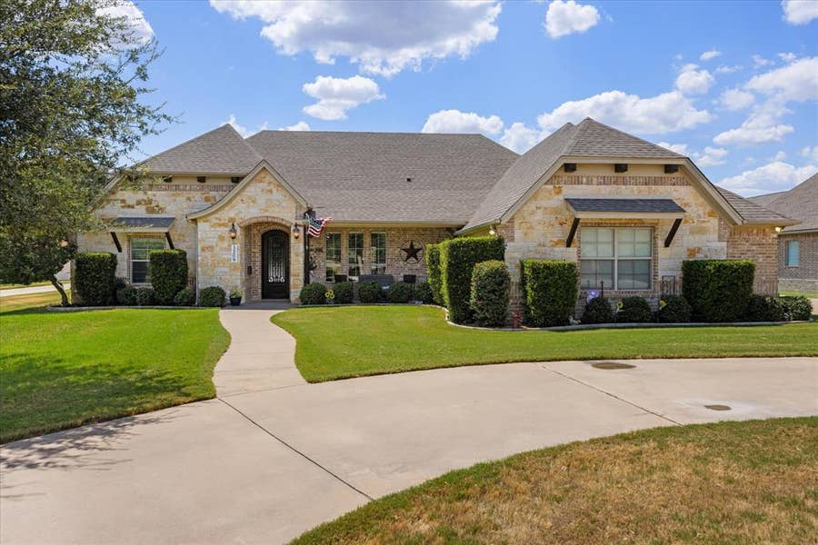 Property photo for 3209 Steamers Court, Granbury, TX