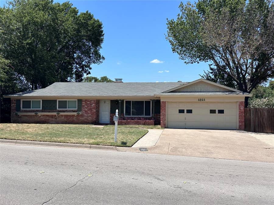 Property photo for 1321 Hurstview Drive, Hurst, TX
