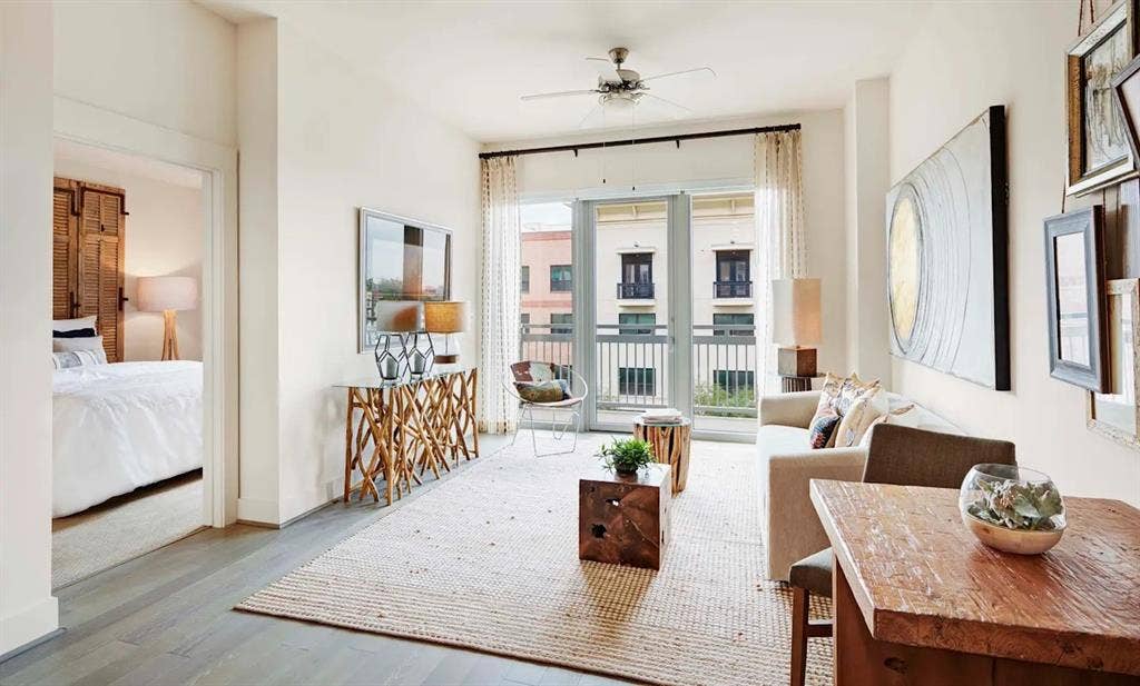 2727 Travis Street, #818, Houston, TX 77006 Move in by July 31 to receive up to 2 weeks FREE!