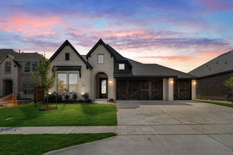 Property photo for 908 Alderwood Drive, Red Oak, TX