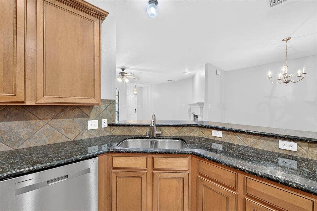 6837 Livorno Lane, Frisco, TX 75034 6837 Livorno Lane, Frisco, TX 75034