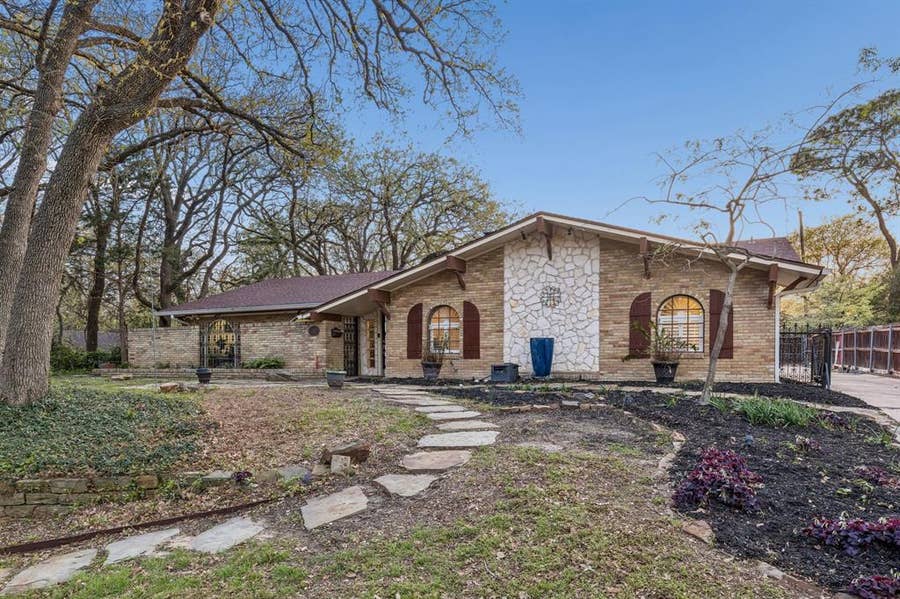 Property photo for 1709 Timbers Drive, Irving, TX
