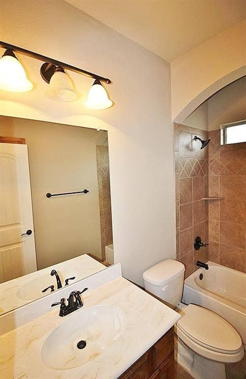 122 Sierra Drive, Waxahachie, TX 75167 122 Sierra Drive, Waxahachie, TX 75167