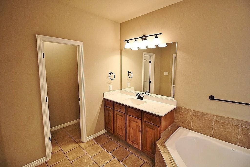 122 Sierra Drive, Waxahachie, TX 75167 122 Sierra Drive, Waxahachie, TX 75167