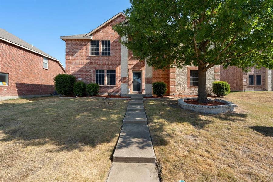 Property photo for 204 Rosewood Court, Red Oak, TX