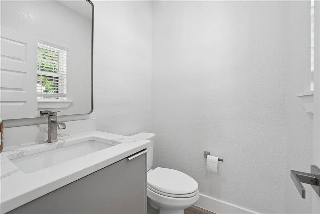 5902 Fm 2494, Athens, TX 75751 Half bath in garage