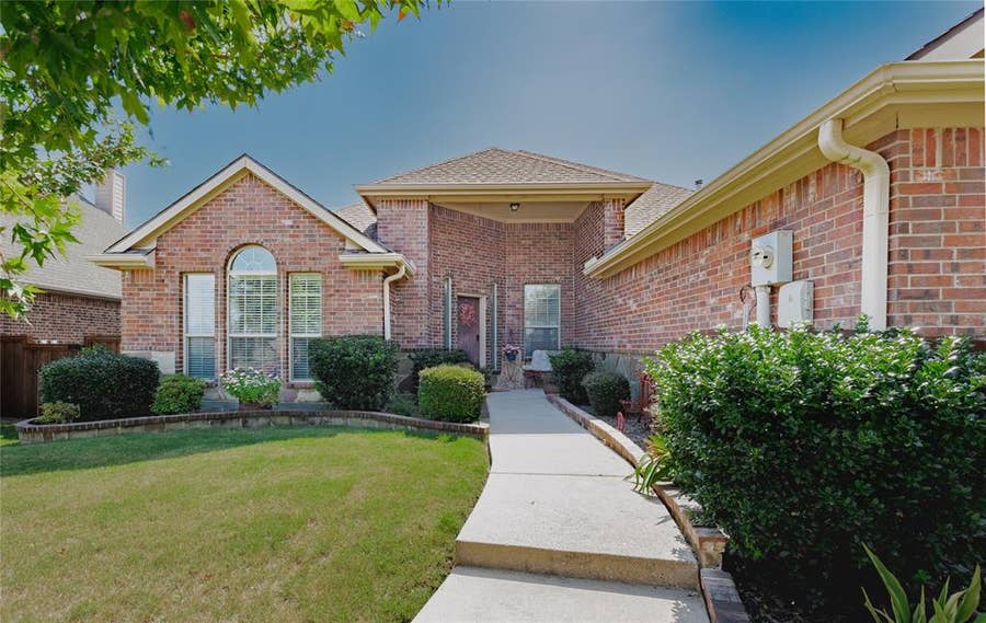 Property photo for 2924 Broken Spoke Lane, Rockwall, TX