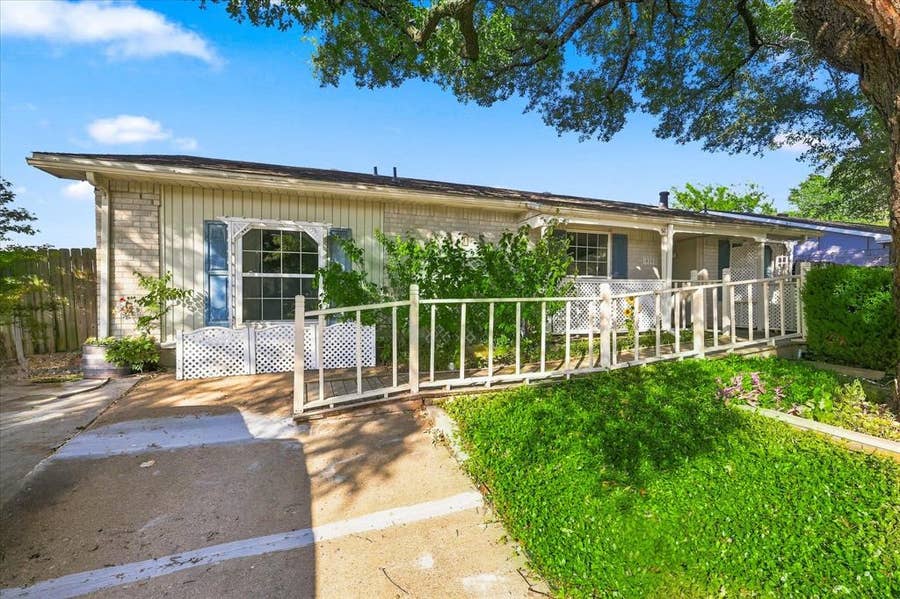 Property photo for 6305 Magnolia Lane, Rowlett, TX