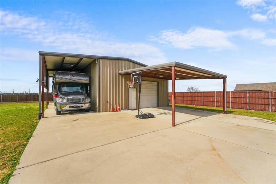 Property photo for 101 Paddock Lane, McLendon Chisholm, TX