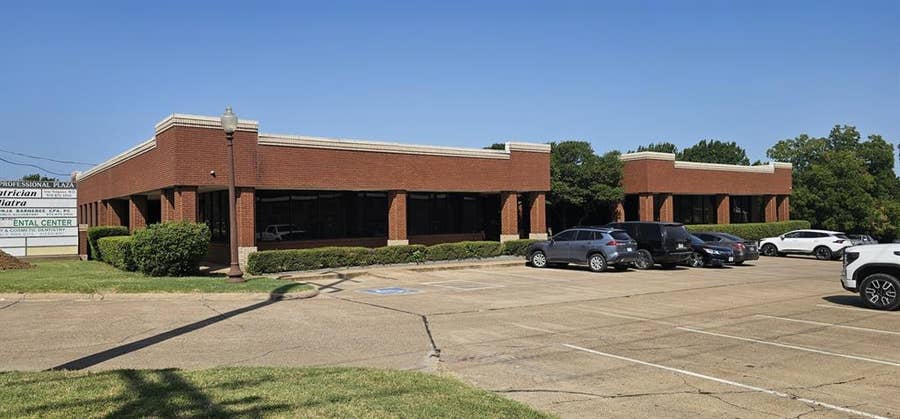 Property photo for 900 W Ennis Avenue, #105, Ennis, TX