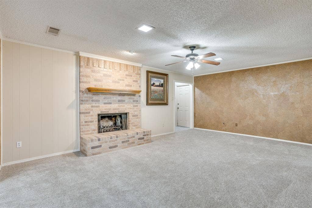 741 NW James Circle, Burleson, TX 76028 741 NW James Circle, Burleson, TX 76028