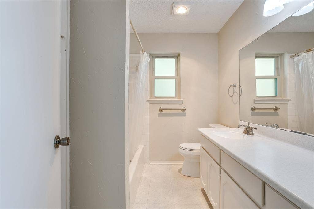 741 NW James Circle, Burleson, TX 76028 741 NW James Circle, Burleson, TX 76028