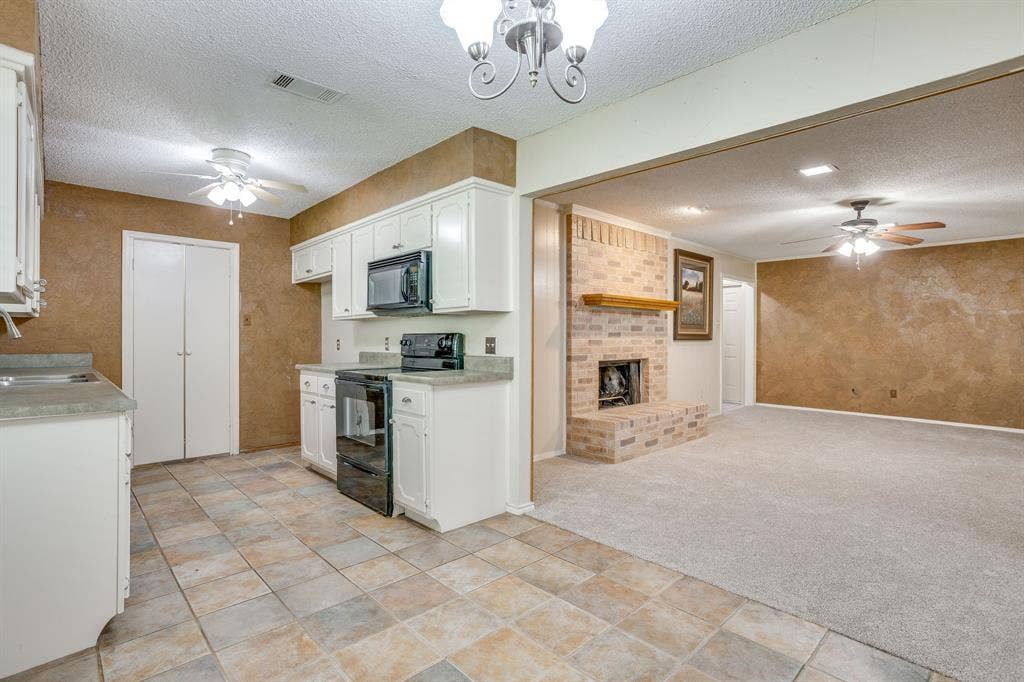 741 NW James Circle, Burleson, TX 76028 741 NW James Circle, Burleson, TX 76028