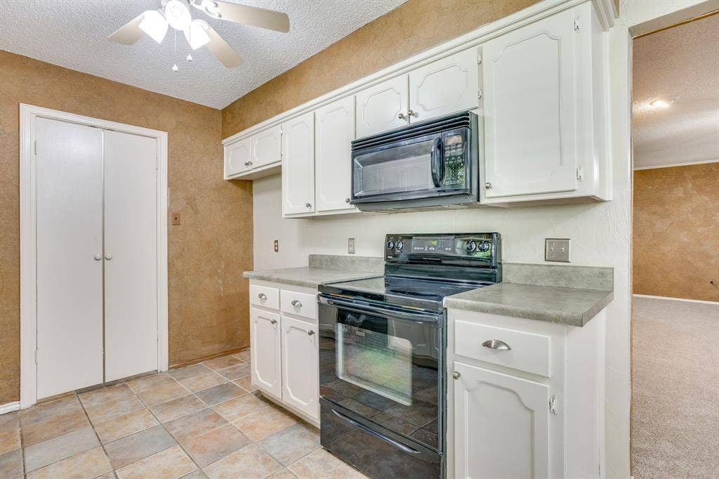 741 NW James Circle, Burleson, TX 76028 741 NW James Circle, Burleson, TX 76028