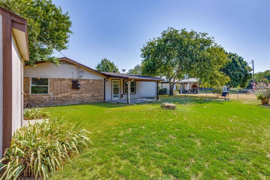 741 NW James Circle, Burleson, TX 76028 741 NW James Circle, Burleson, TX 76028