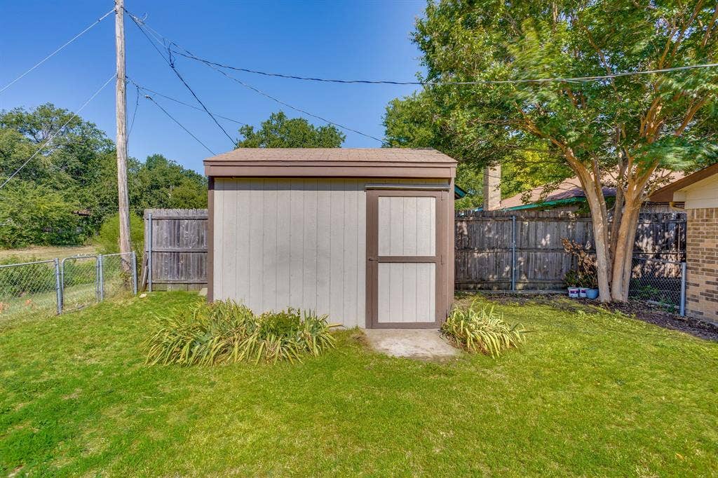 741 NW James Circle, Burleson, TX 76028 741 NW James Circle, Burleson, TX 76028