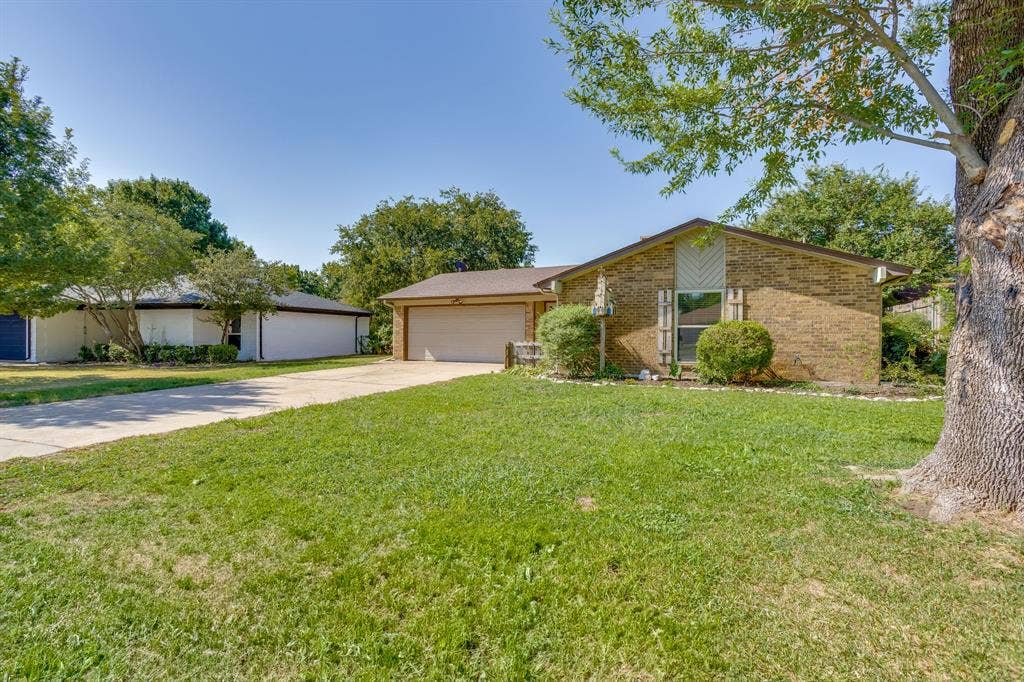 741 NW James Circle, Burleson, TX 76028 741 NW James Circle, Burleson, TX 76028