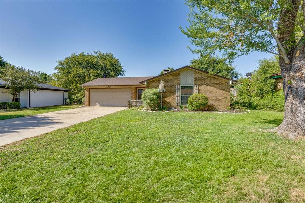 741 NW James Circle, Burleson, TX 76028 741 NW James Circle, Burleson, TX 76028