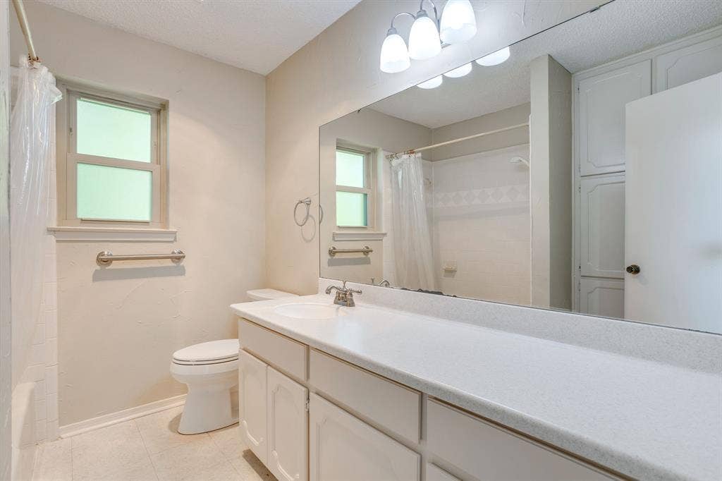 741 NW James Circle, Burleson, TX 76028 741 NW James Circle, Burleson, TX 76028