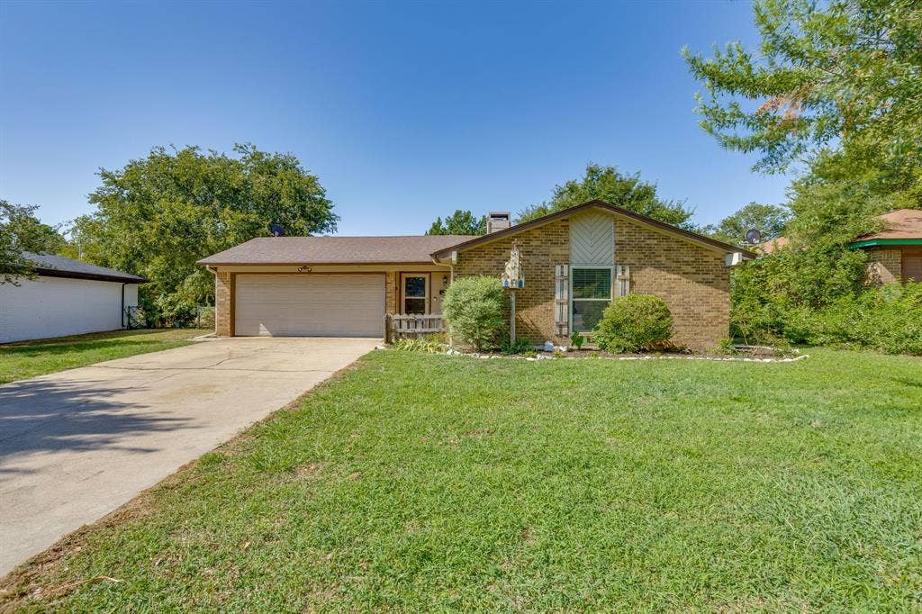 741 NW James Circle, Burleson, TX 76028 741 NW James Circle, Burleson, TX 76028