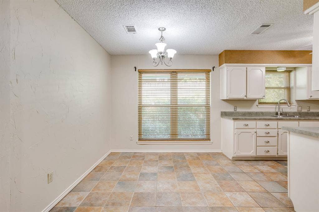 741 NW James Circle, Burleson, TX 76028 741 NW James Circle, Burleson, TX 76028