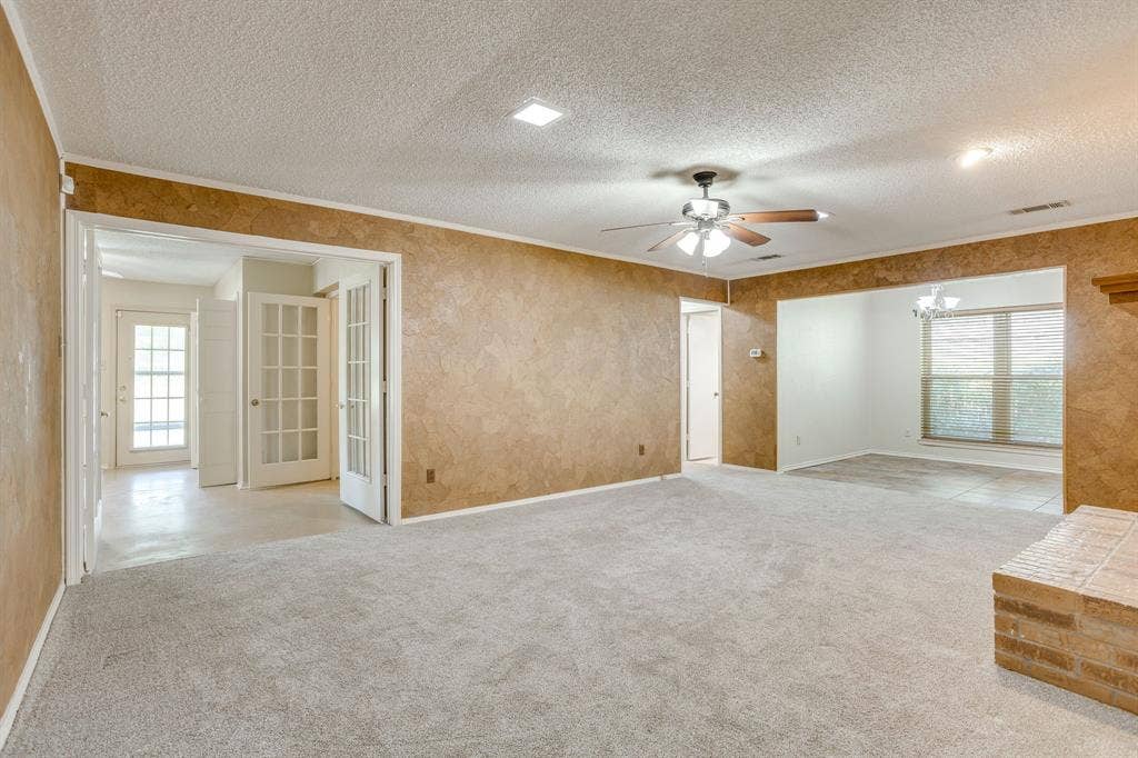 741 NW James Circle, Burleson, TX 76028 741 NW James Circle, Burleson, TX 76028