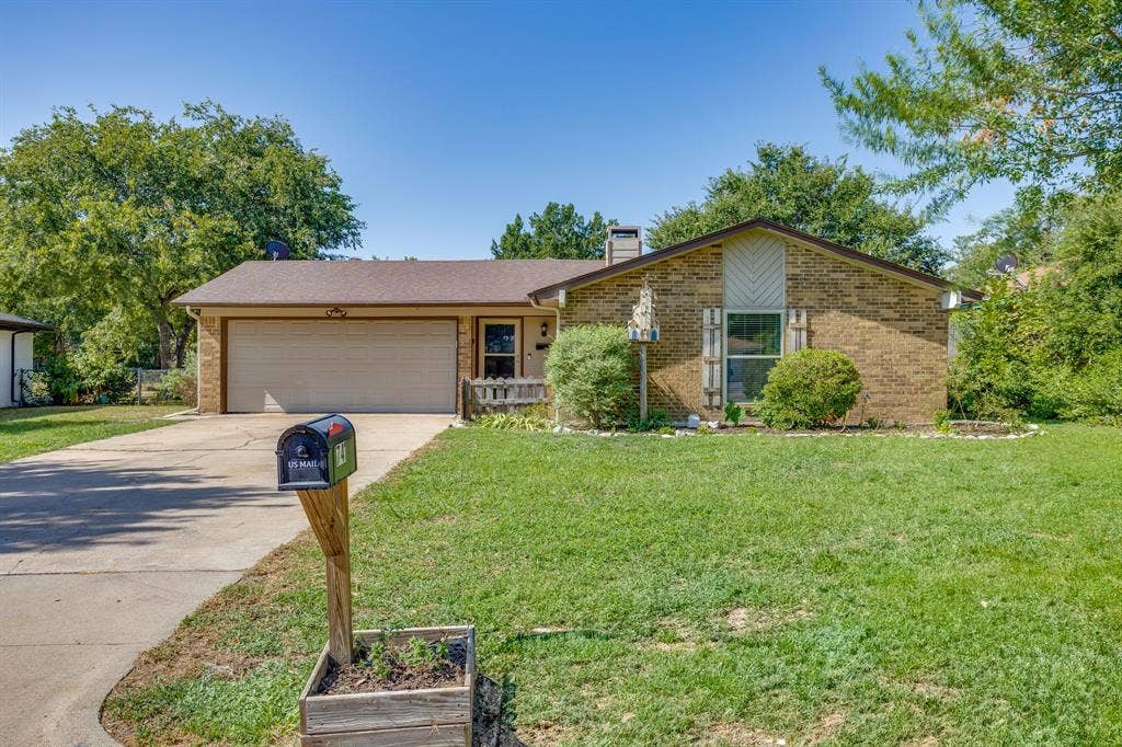 741 NW James Circle, Burleson, TX 76028 741 NW James Circle, Burleson, TX 76028