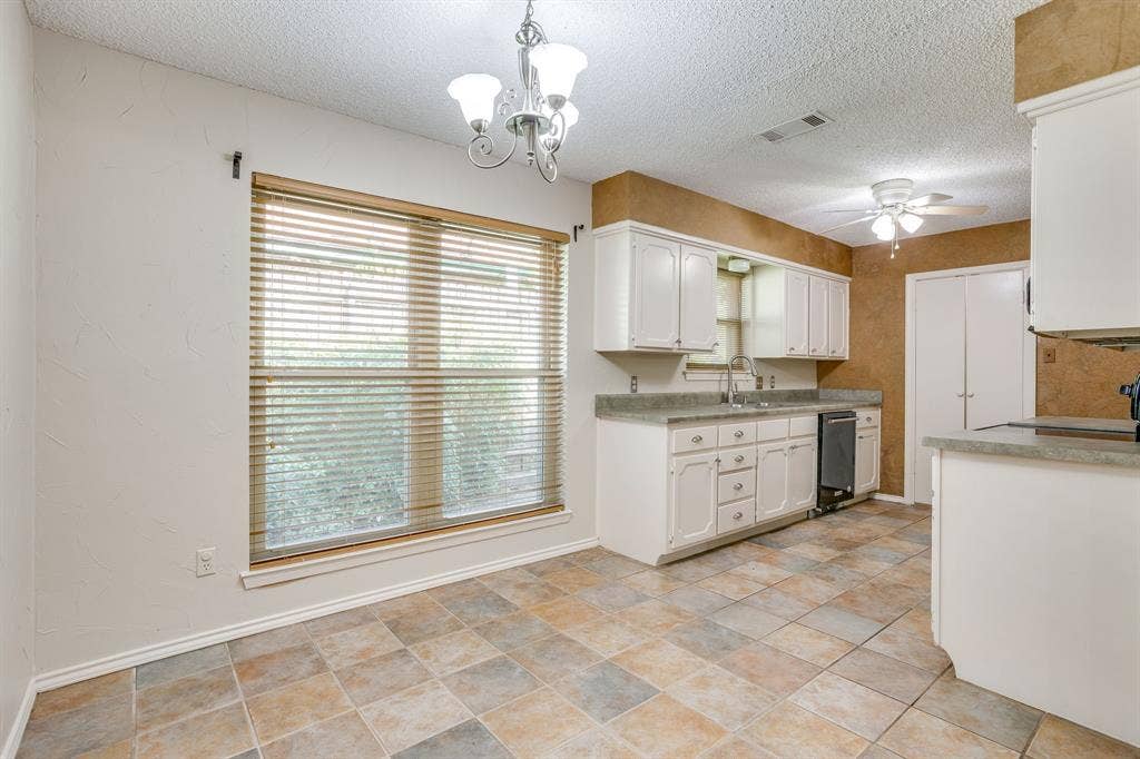 741 NW James Circle, Burleson, TX 76028 741 NW James Circle, Burleson, TX 76028