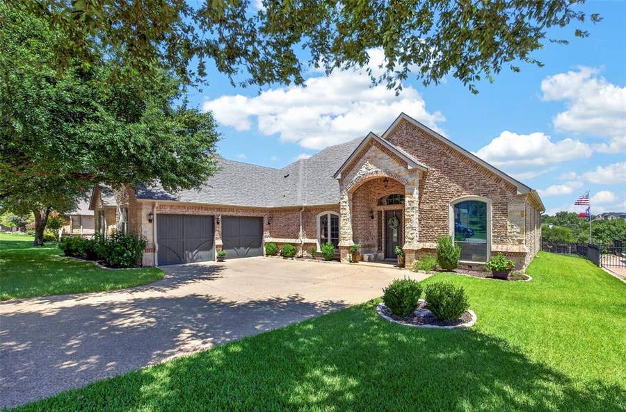 Property photo for 4457 Fairway View Drive, Fort Worth, TX