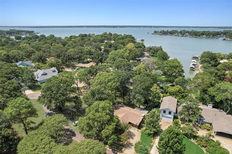 Property photo for 110 LA Jolla Street, Mabank, TX