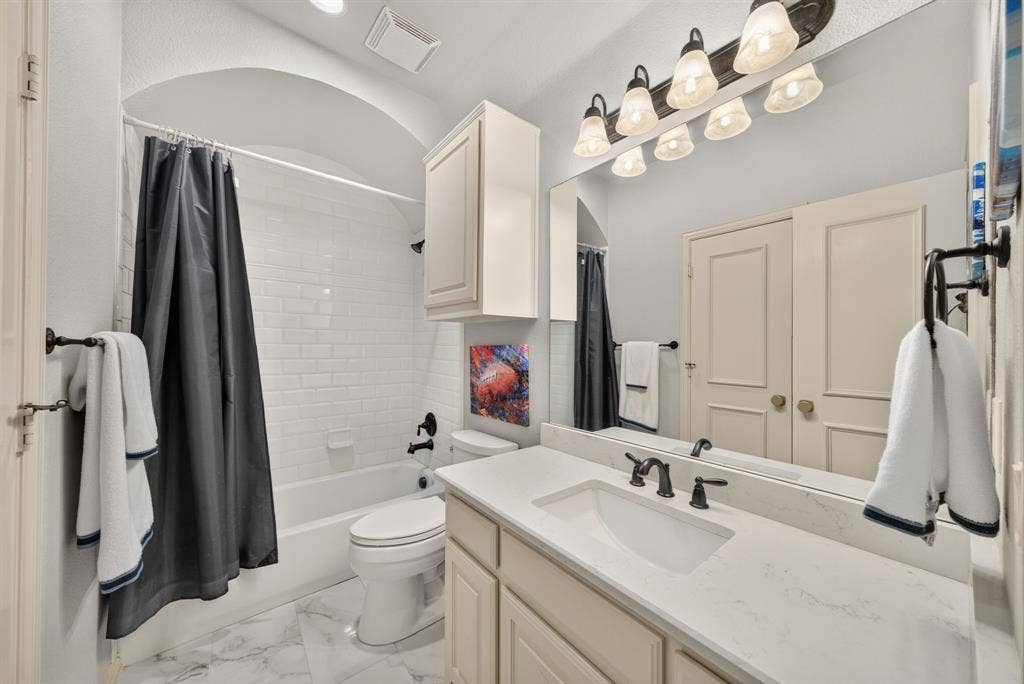 2259 Dampton Drive, Frisco, TX 75033 2259 Dampton Drive, Frisco, TX 75033