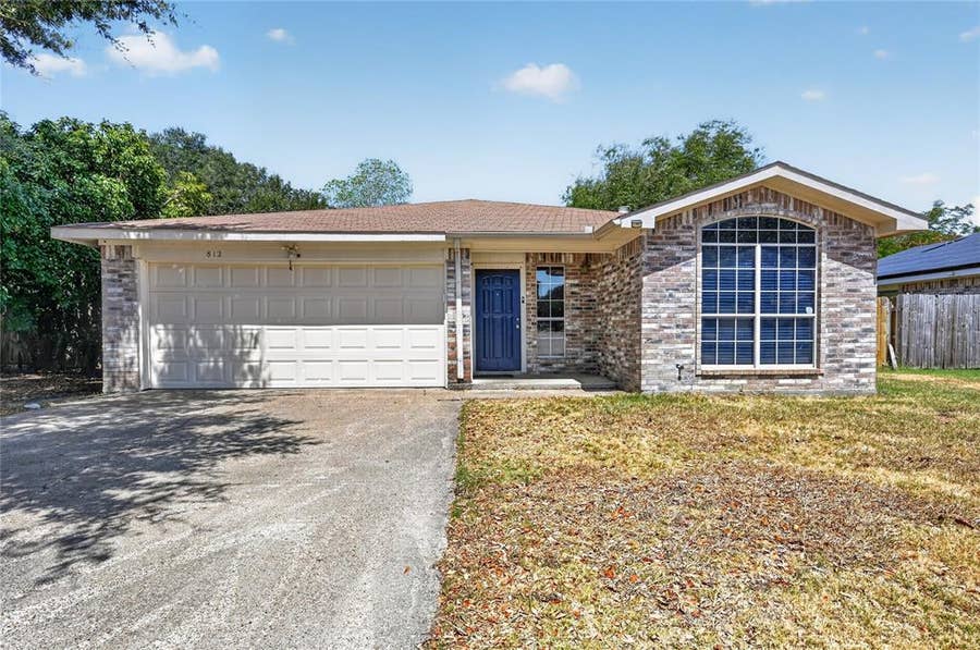 Property photo for 812 Valdez Drive, Dallas, TX
