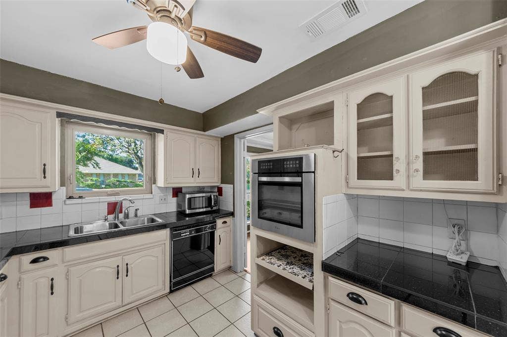1116 Windsong Trail, Richardson, TX 75081 1116 Windsong Trail, Richardson, TX 75081