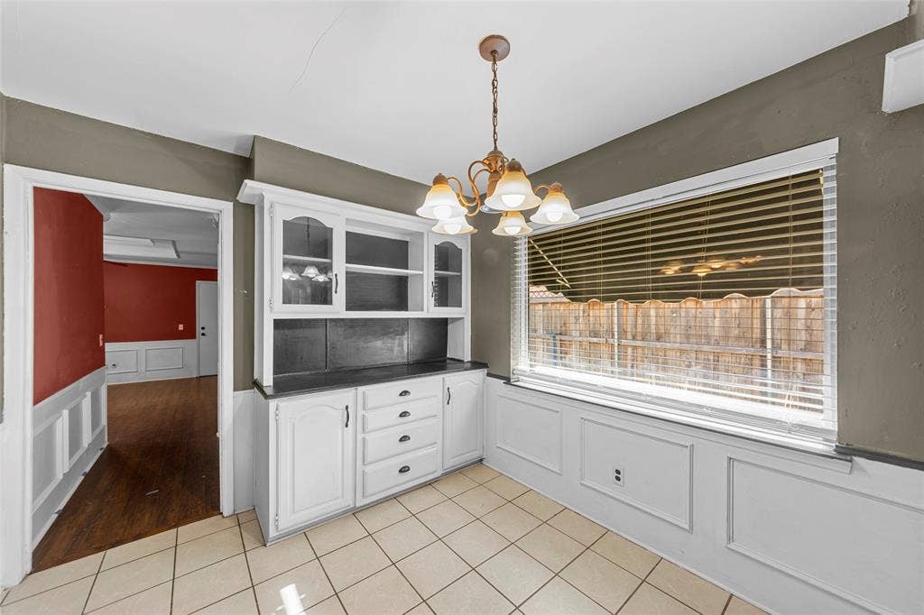 1116 Windsong Trail, Richardson, TX 75081 Built-in hutch with upper glass-front cabinets and lower drawers
