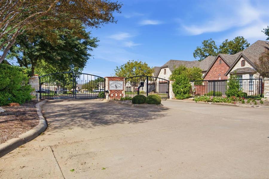 Property photo for 600 N Avalon Court, Granbury, TX