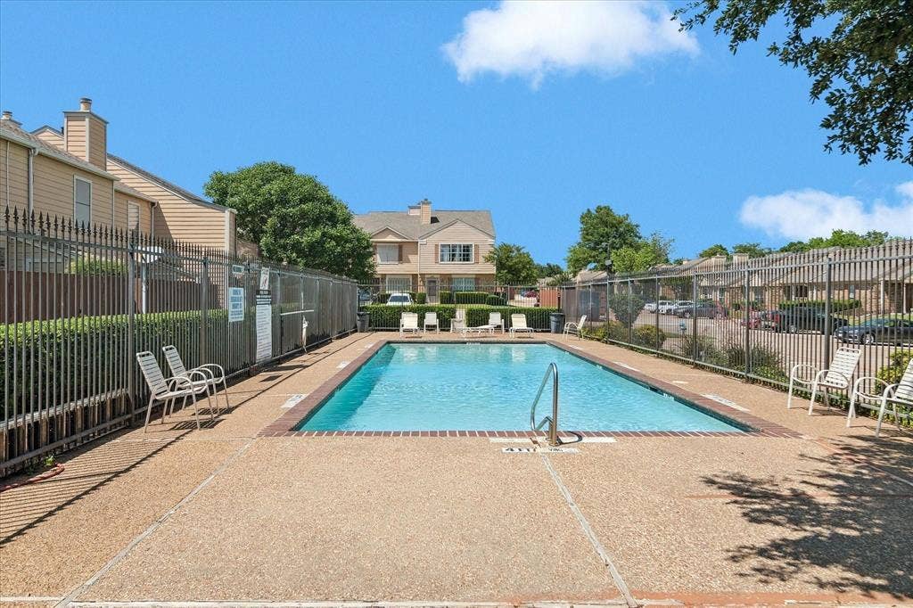 2500 E Park Boulevard, #P2, Plano, TX 75074 Beat the summer heat with a dip in the beautiful community pool.