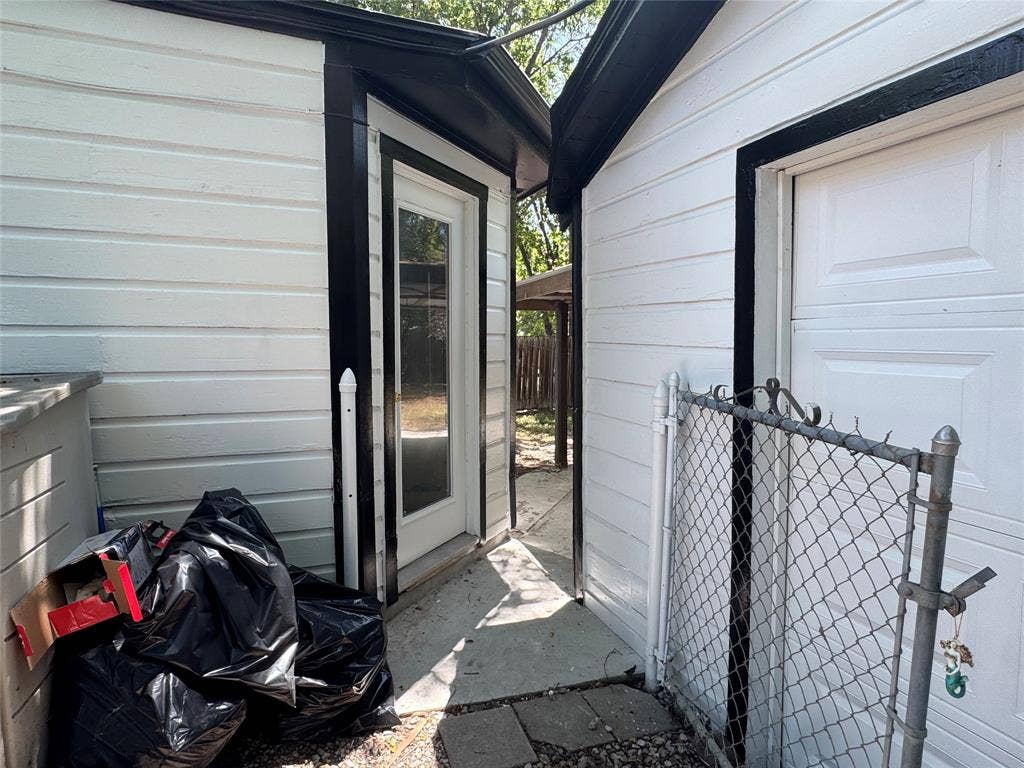 8105 White Settlement Road, White Settlement, TX 76108 Additional content