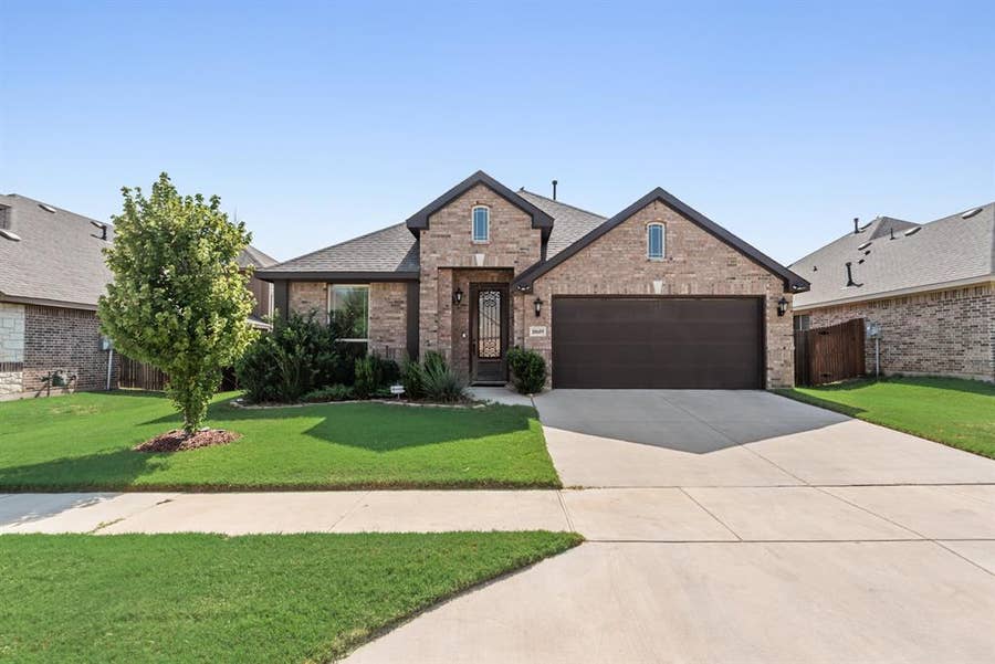Property photo for 10609 Kettlewood Drive, Fort Worth, TX