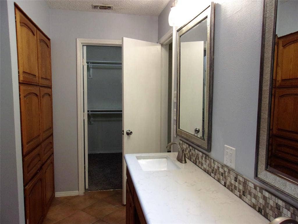 4200 Rye Glen Drive, Arlington, TX 76017 4200 Rye Glen Drive, Arlington, TX 76017
