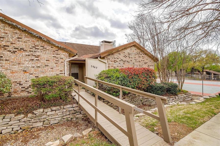 Property photo for 5947 Chimney Wood Circle, Fort Worth, TX