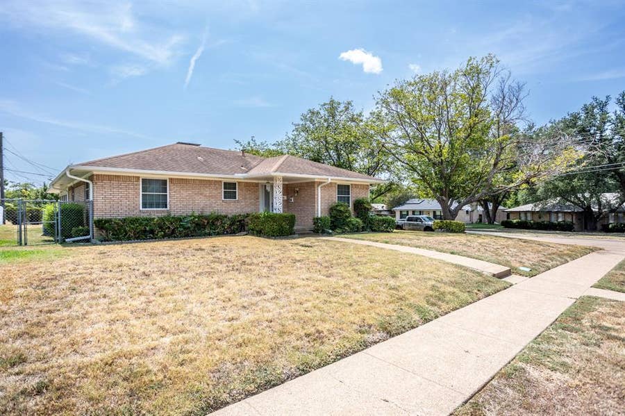 Property photo for 950 SYCAMORE Lane, Lancaster, TX