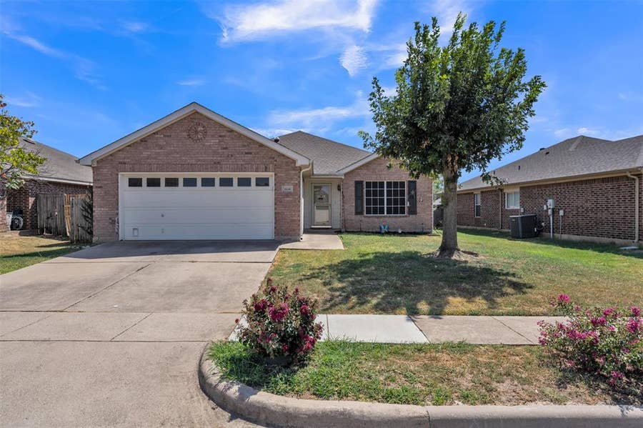 Property photo for 808 Flamingo Drive, Saginaw, TX