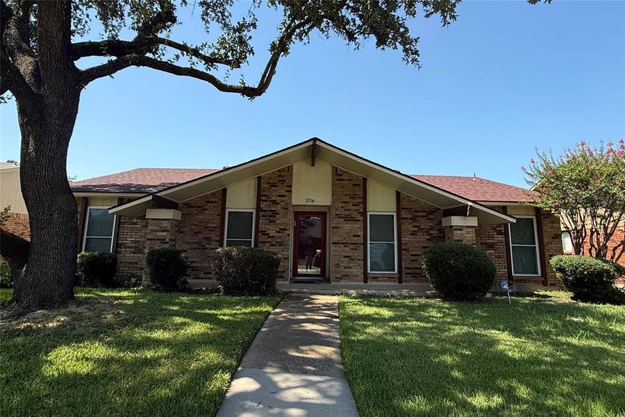 Property photo for 2114 Burrows Trail, Grand Prairie, TX