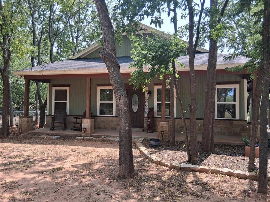 Property photo for 3208 Sunrise Court, Granbury, TX