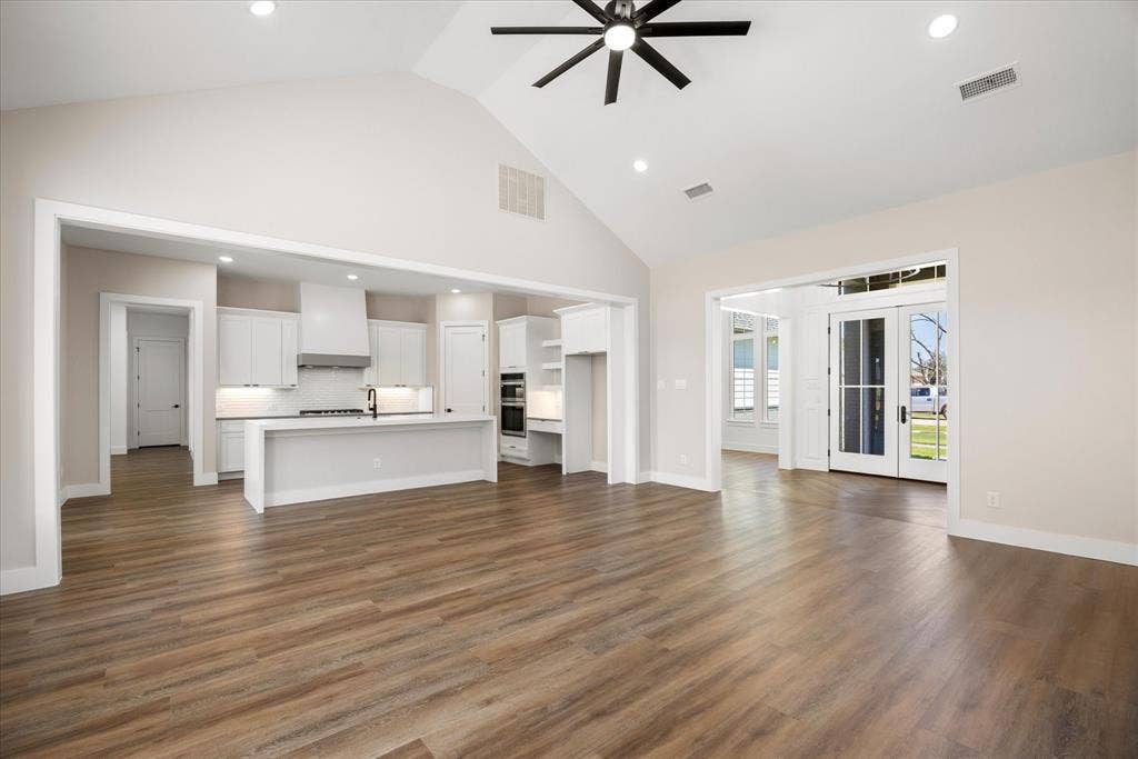 2180 Middlewood Circle, Granbury, TX 76049 2180 Middlewood Circle, Granbury, TX 76049