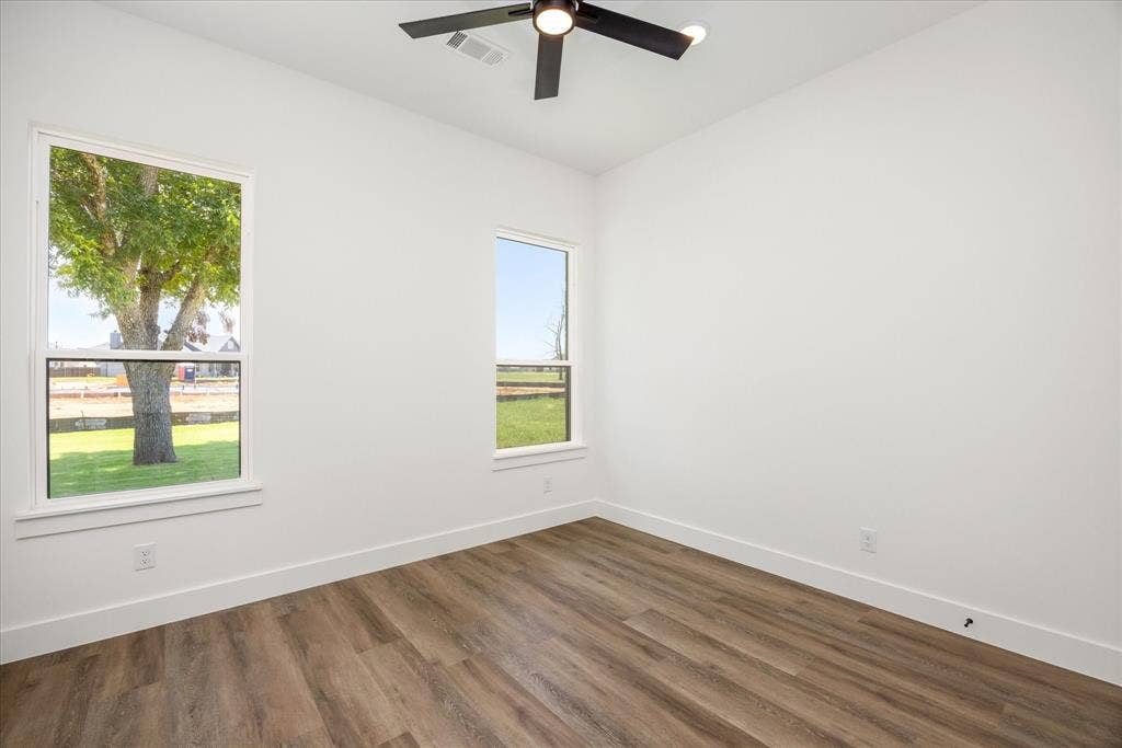 2180 Middlewood Circle, Granbury, TX 76049 2180 Middlewood Circle, Granbury, TX 76049